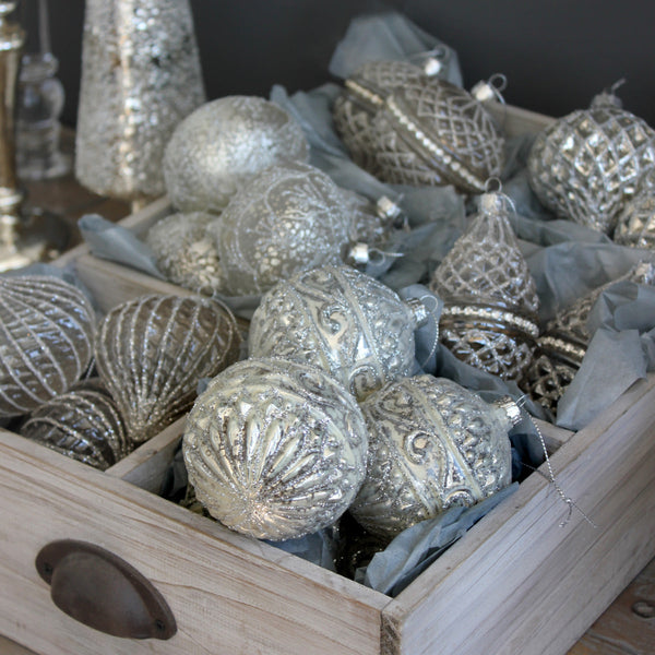 VINTAGE EMBOSSED PEARL & GLITTER GLASS BAUBLE_1 