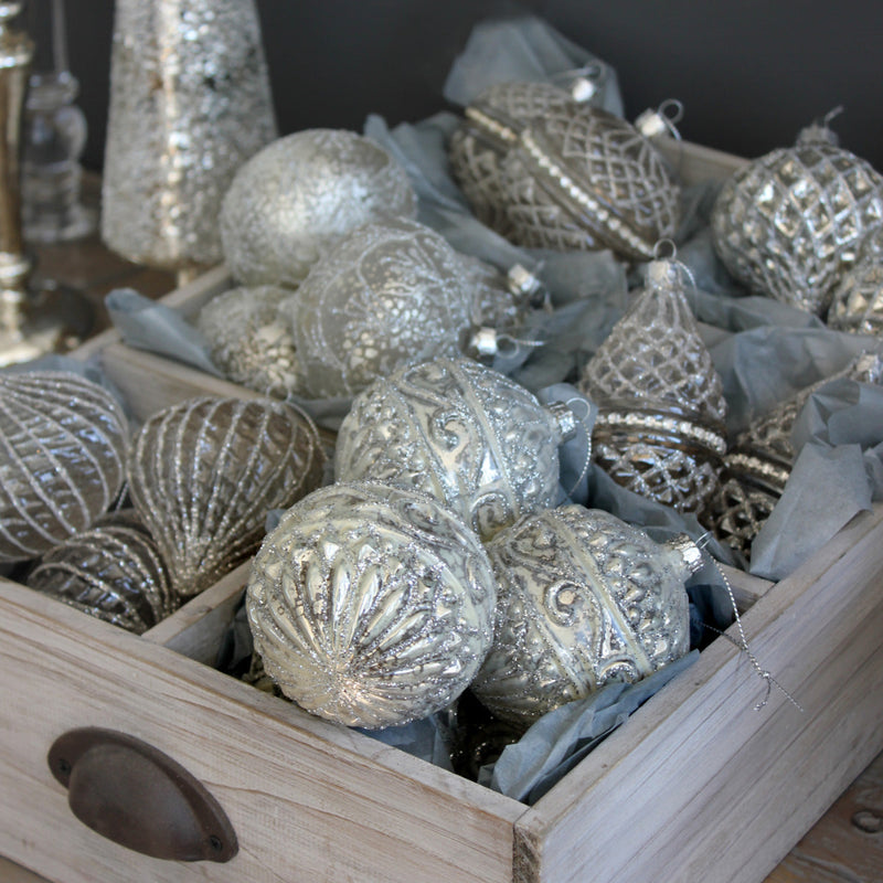 VINTAGE EMBOSSED PEARL & GLITTER GLASS BAUBLE_1 