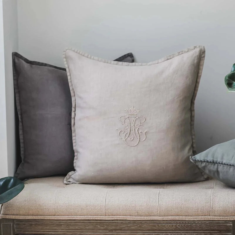 crown_pure_linen_Monogram_cushion